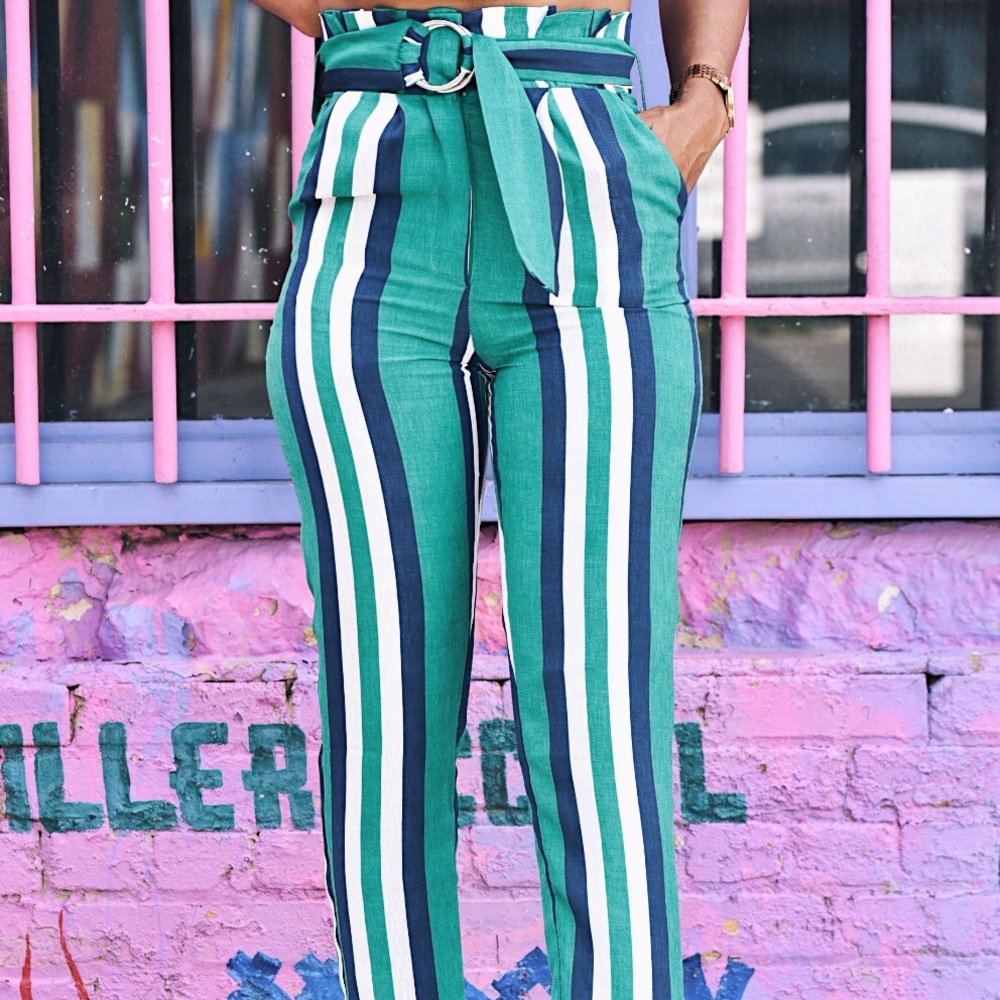 high waist, tailored fit, striped trousers.